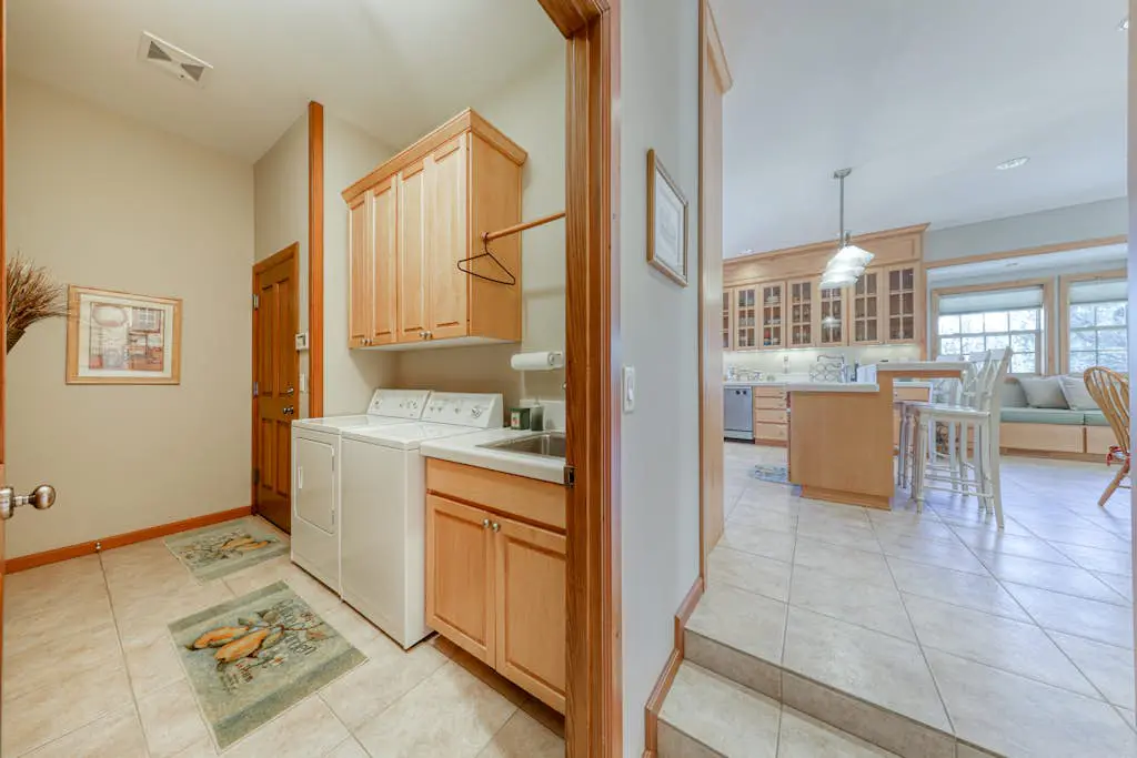 Charming home on golf course with shared pool, hot tub & resort amenities