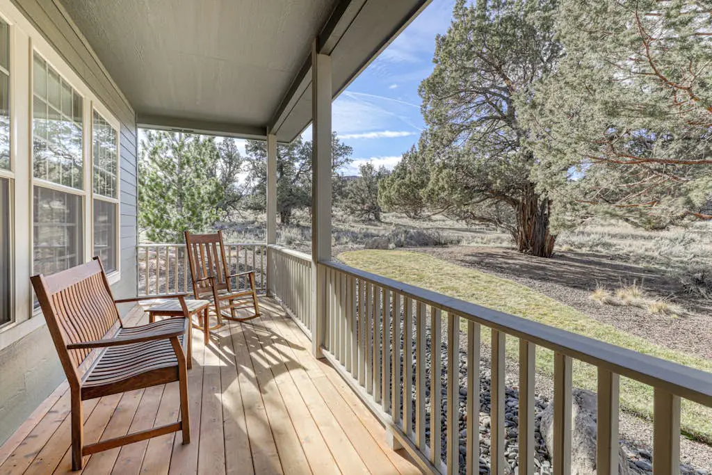 Charming home on golf course with shared pool, hot tub & resort amenities