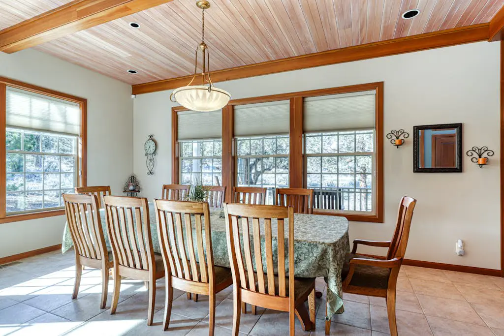 Charming home on golf course with shared pool, hot tub & resort amenities