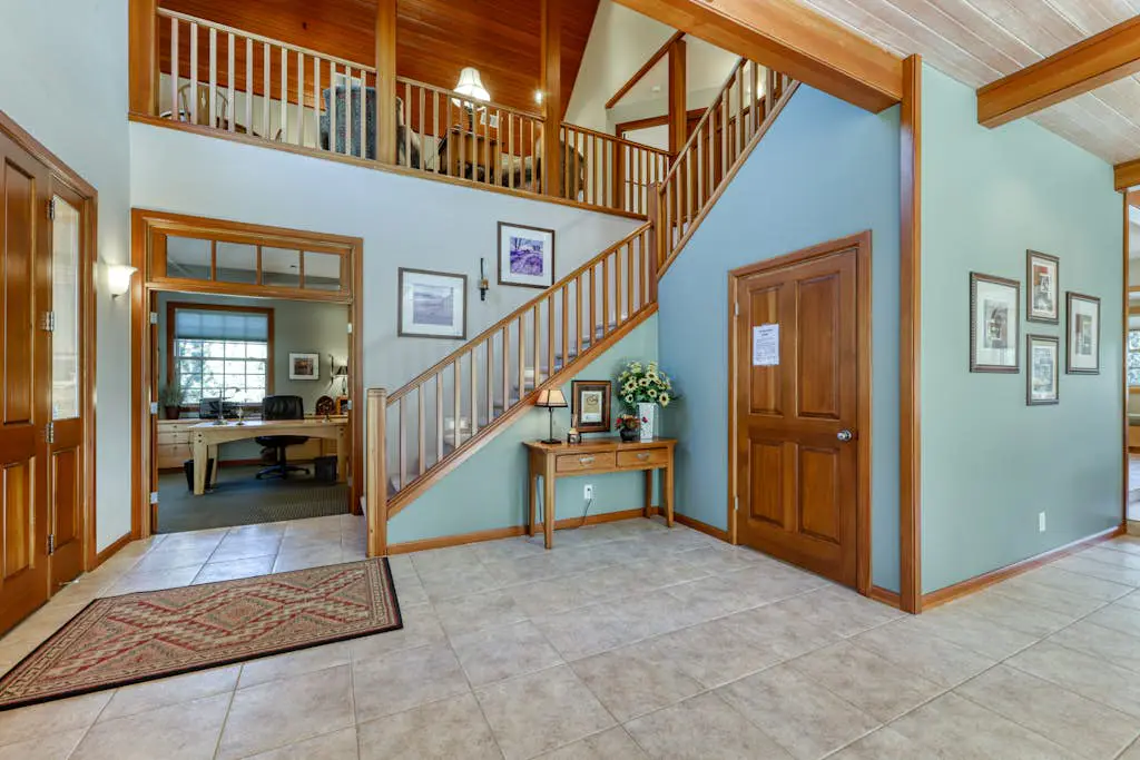 Charming home on golf course with shared pool, hot tub & resort amenities