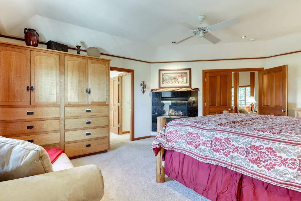 Charming home on golf course with shared pool, hot tub & resort amenities
