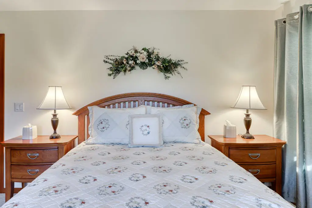 Charming home on golf course with shared pool, hot tub & resort amenities