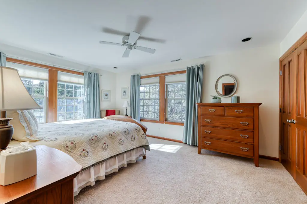 Charming home on golf course with shared pool, hot tub & resort amenities