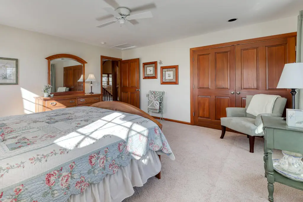 Charming home on golf course with shared pool, hot tub & resort amenities