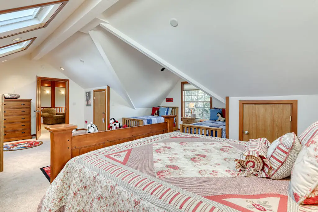 Charming home on golf course with shared pool, hot tub & resort amenities
