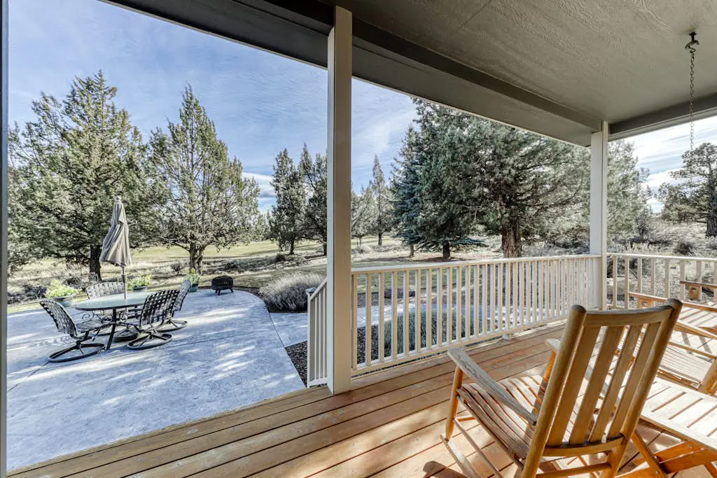 Charming home on golf course with shared pool, hot tub & resort amenities