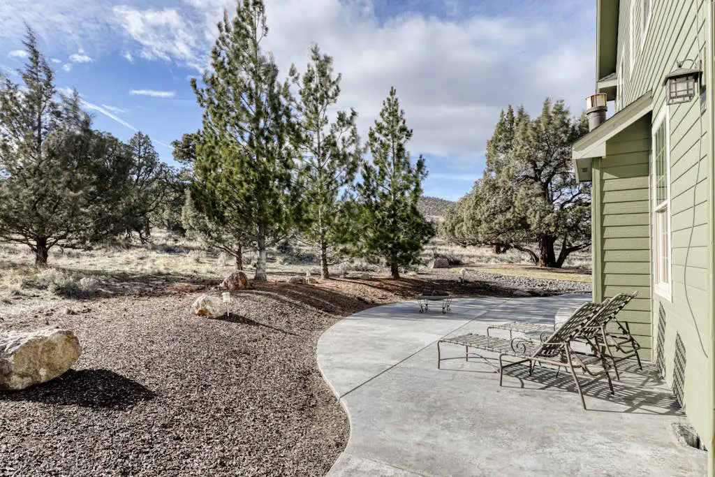 Charming home on golf course with shared pool, hot tub & resort amenities