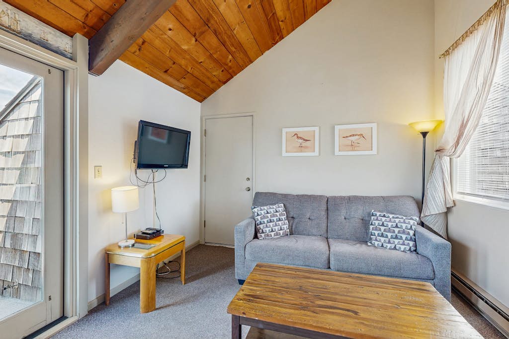 Family-Friendly Waterfront Studio w/ High-Speed WiFi, Marina View, & Kitchenette