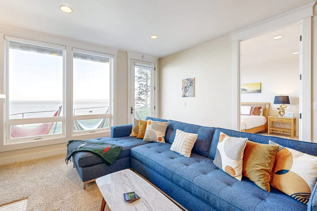 Oceanfront house in gated community with sea views
