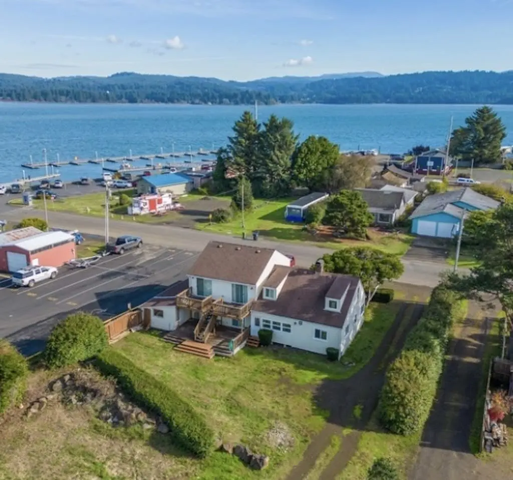 On the Water's Edge -  Dog-Friendly, Crabbing, Bridge Views & More