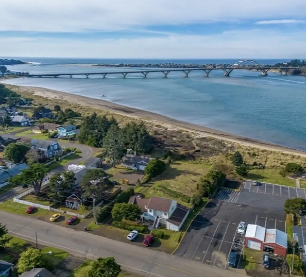 On the Water's Edge -  Dog-Friendly, Crabbing, Bridge Views & More