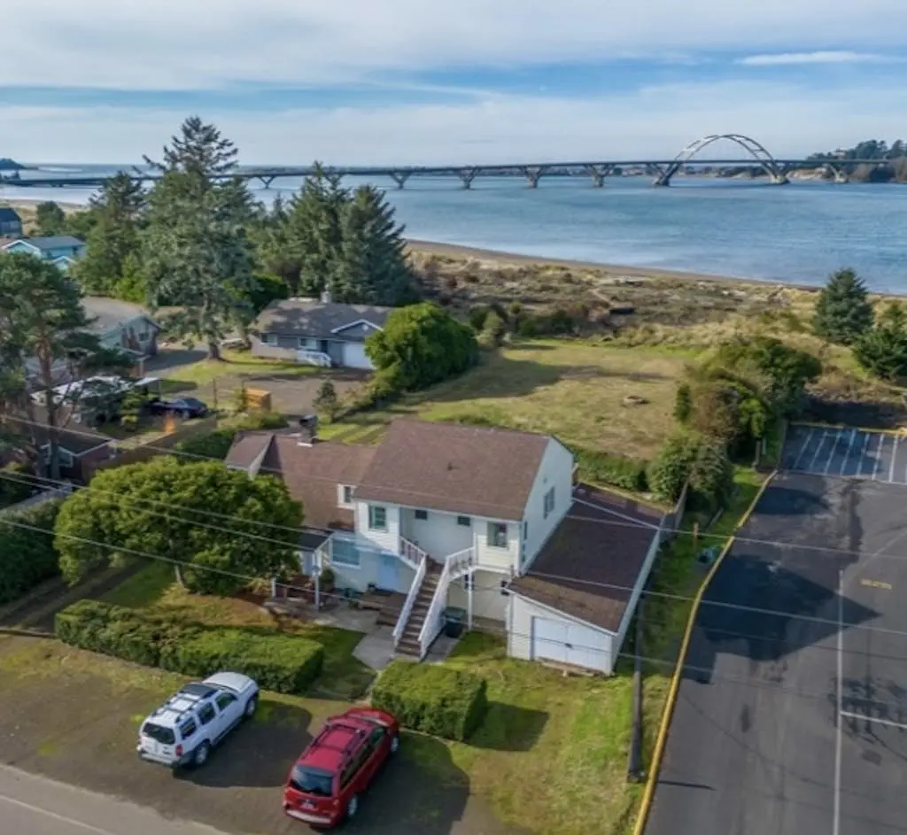On the Water's Edge -  Dog-Friendly, Crabbing, Bridge Views & More