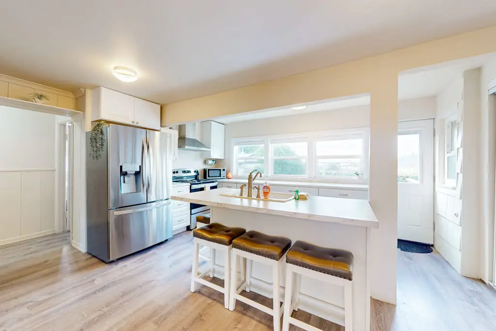 On the Water's Edge -  Dog-Friendly, Crabbing, Bridge Views & More