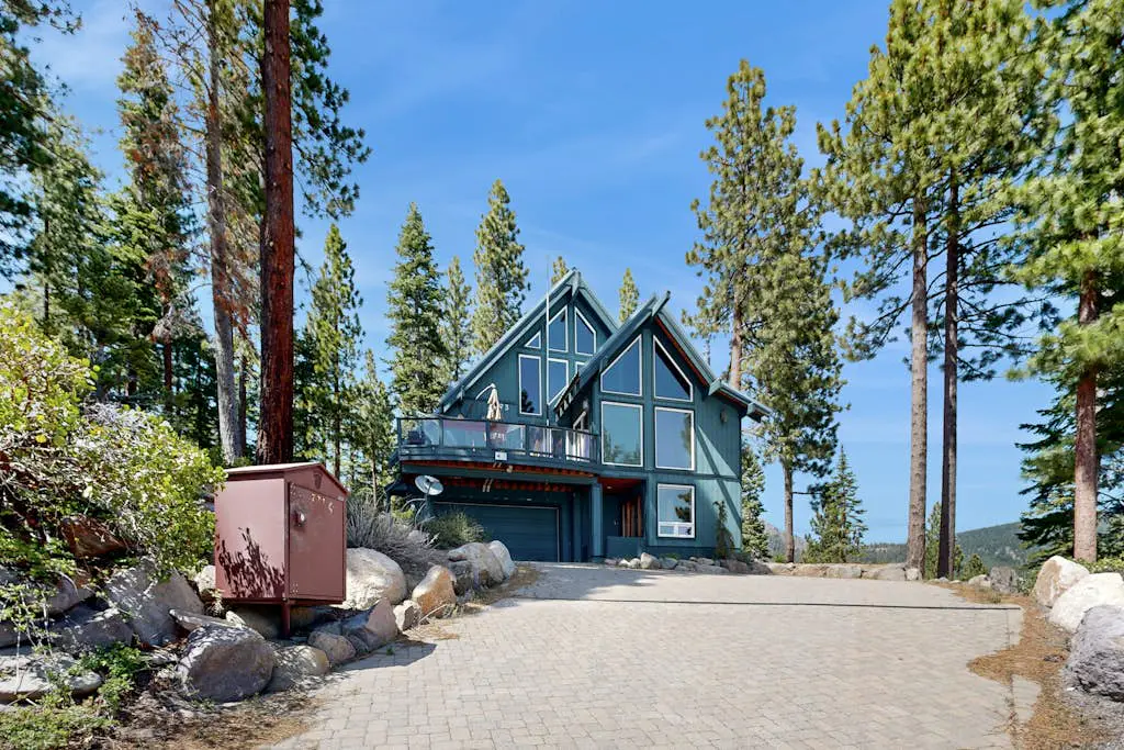 Lake View Escape