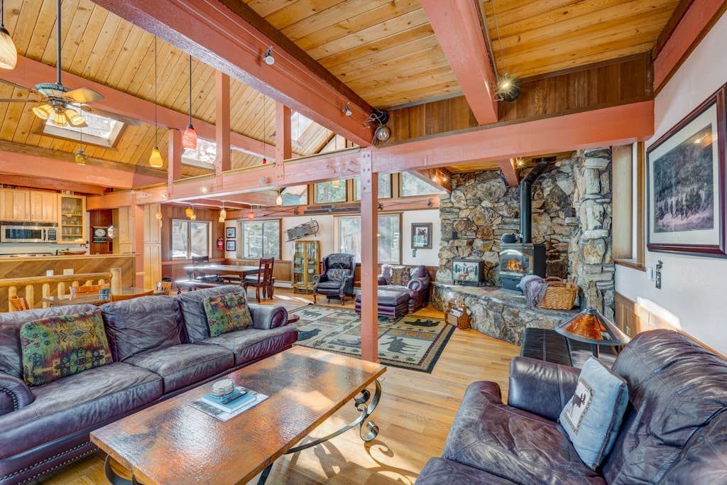 Dog-friendly cabin with private hot tub, fireplace, near skiing & the beach