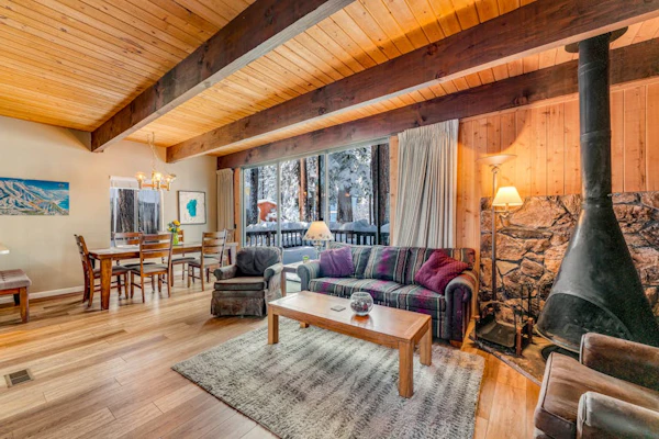 Golf front-view cabin with wood stove & forest views - close to activities