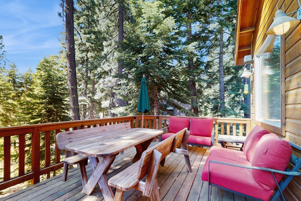 Gorgeous family home surrounded by trees w/ a furnished deck & BBQ
