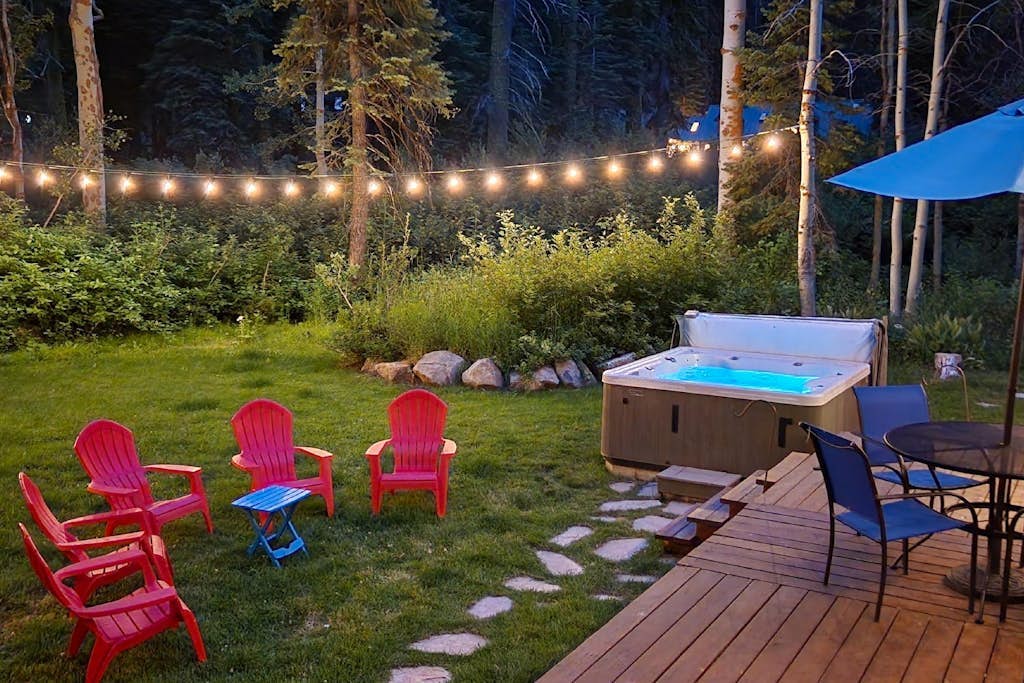 Homewood Cabin Among the Pines with private hot tub - dog-friendly