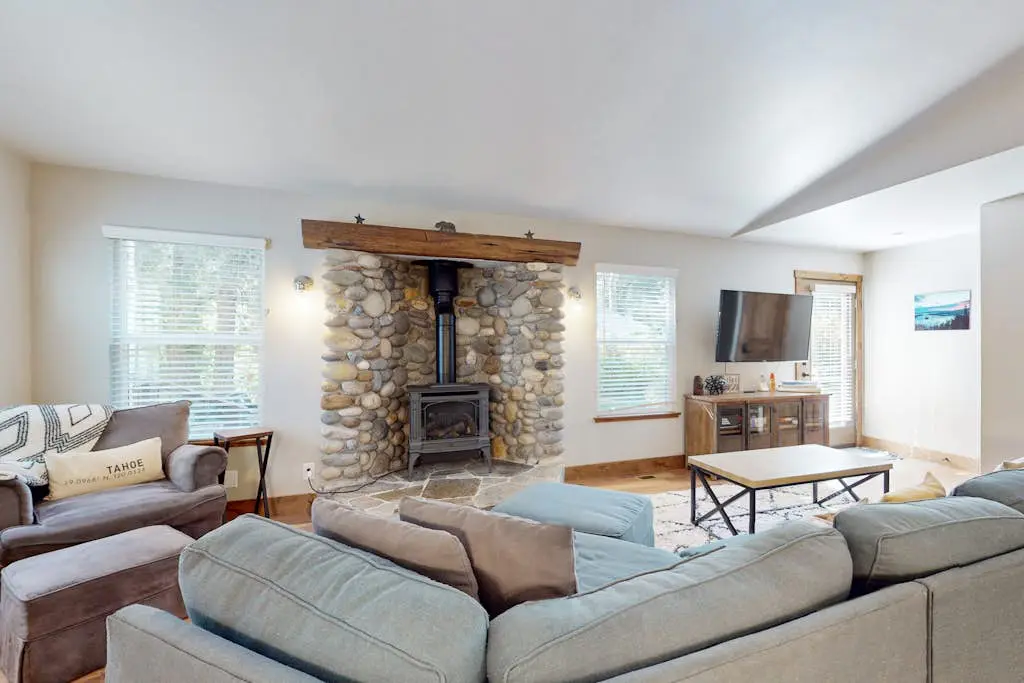 with private hot tub - dog-friendly