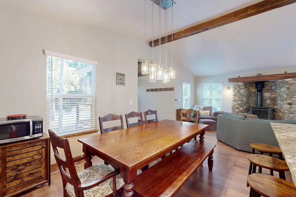 with private hot tub - dog-friendly