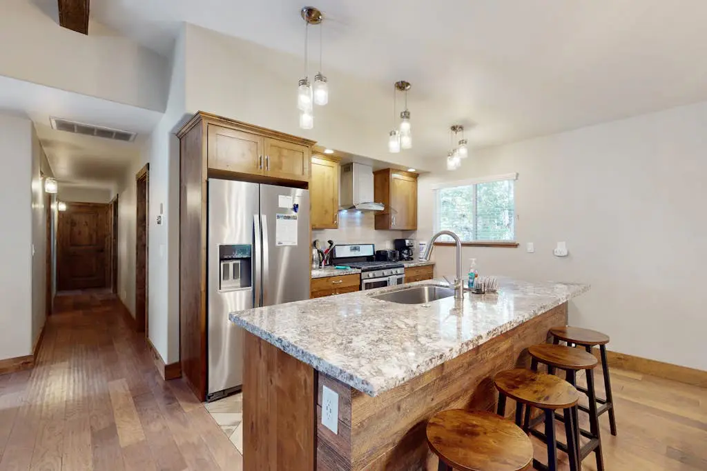 with private hot tub - dog-friendly
