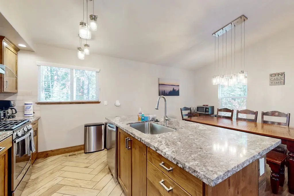 with private hot tub - dog-friendly