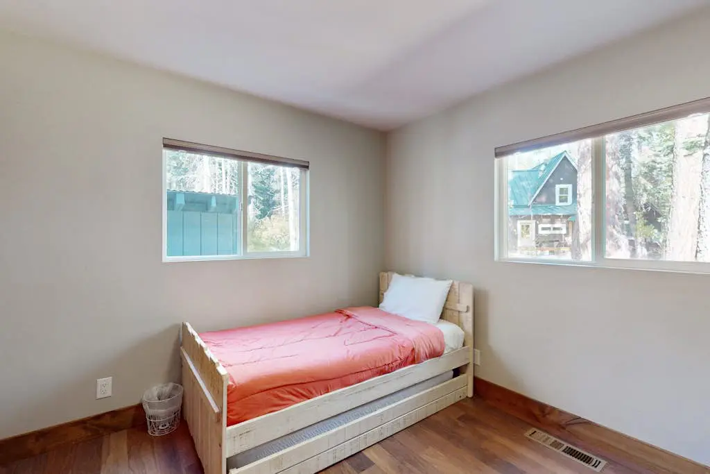 with private hot tub - dog-friendly