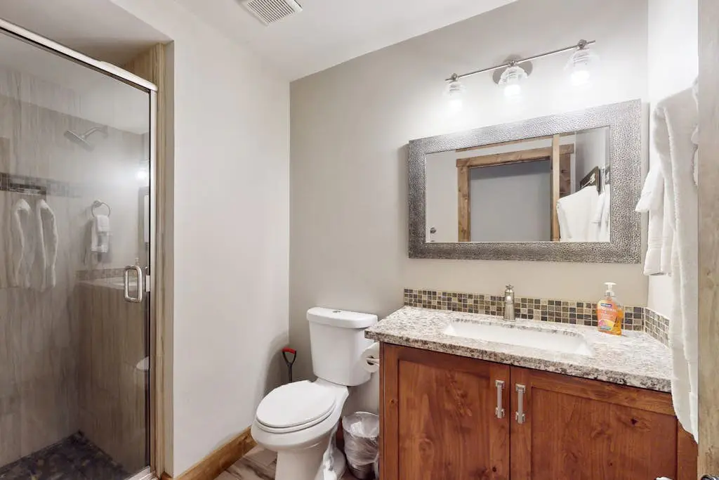 with private hot tub - dog-friendly
