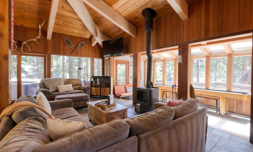 Charming home with private hot tub