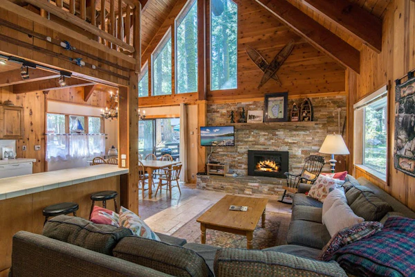 Serene cabin with expansive deck, grill, fireplace - near skiing - walk to beach
