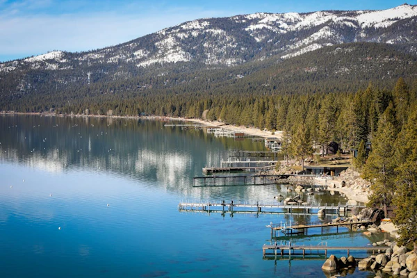 Comfy mountain getaway w/ lake access nearby, private balcony