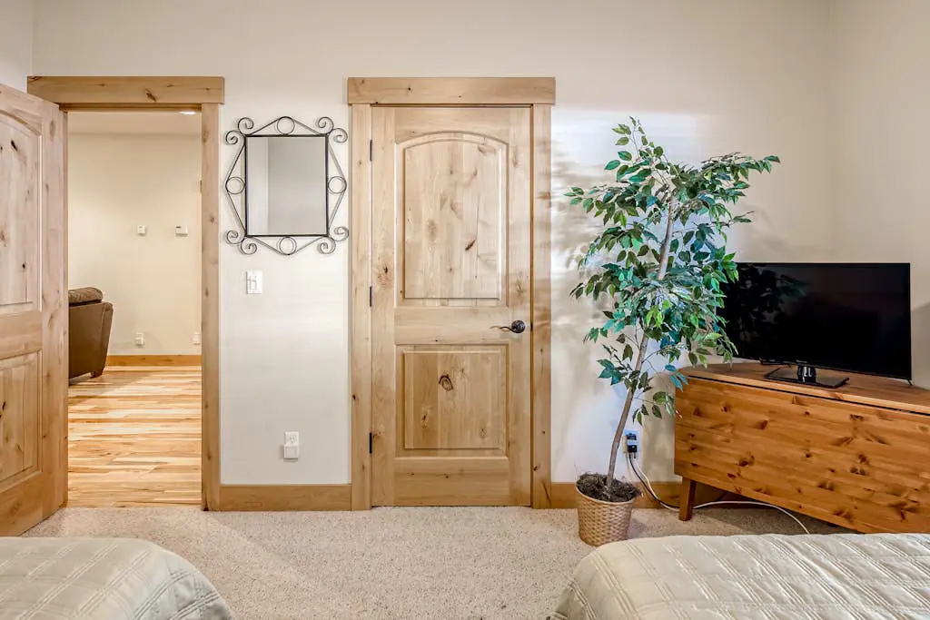 Inviting spacious home with fireplace, deck, hot tub, full kitchen, & W&D