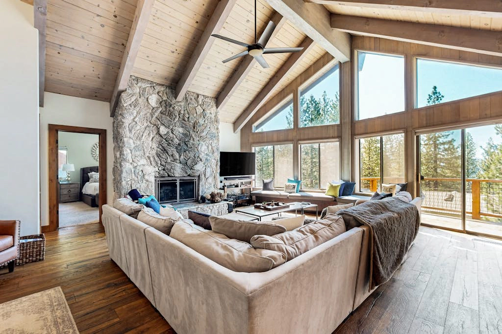 Amazing woodland home with private hot tub, fireplace & serene lake view deck
