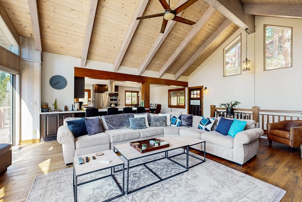 Amazing woodland home with private hot tub, fireplace & serene lake view deck