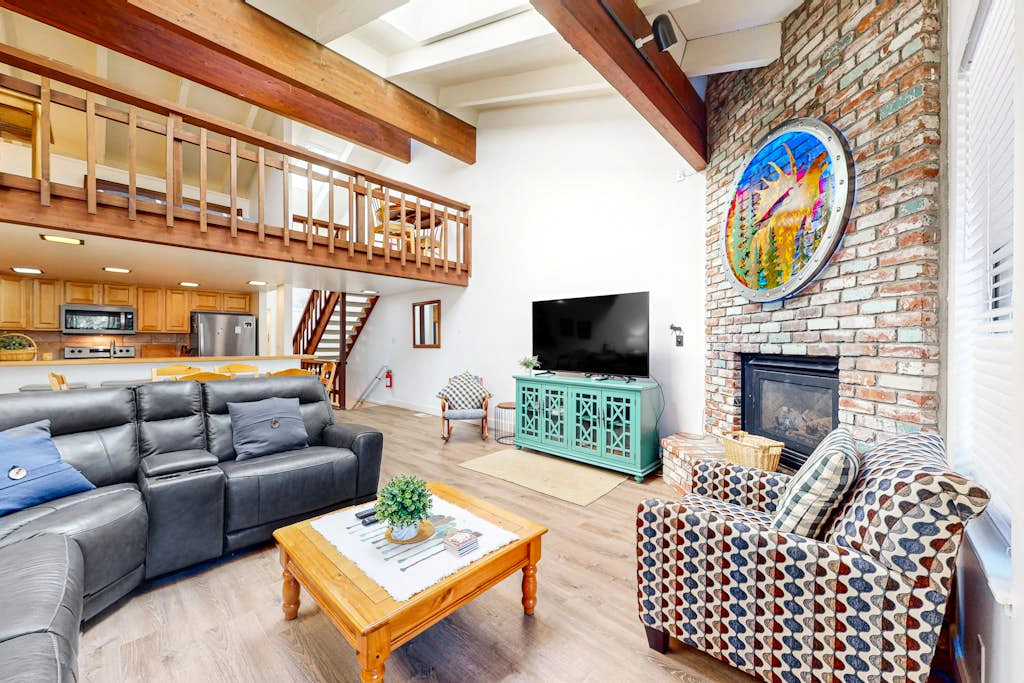 Two-Level Condo with Shared Outdoor Pool, Free WiFi, Fireplace, & washer&dryer