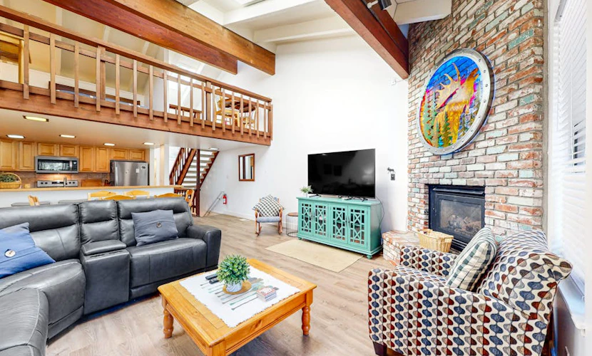 Two-Level Condo with Shared Outdoor Pool, Free WiFi, Fireplace, & washer&dryer