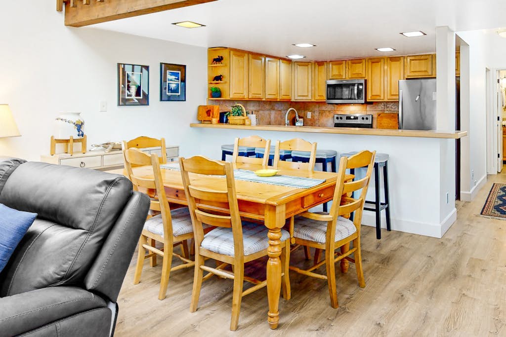 Two-Level Condo with Shared Outdoor Pool, Free WiFi, Fireplace, & washer&dryer