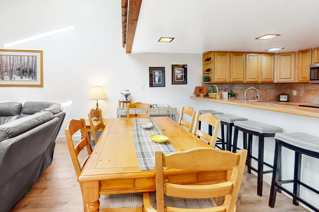 Two-Level Condo with Shared Outdoor Pool, Free WiFi, Fireplace, & washer&dryer
