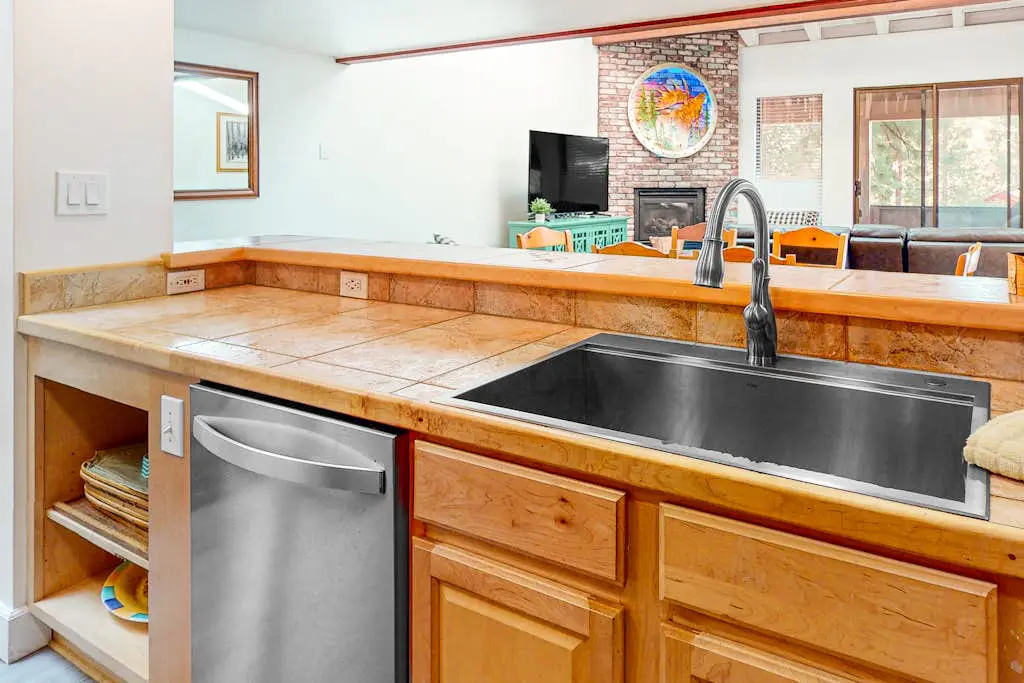 Two-Level Condo with Shared Outdoor Pool, Free WiFi, Fireplace, & washer&dryer
