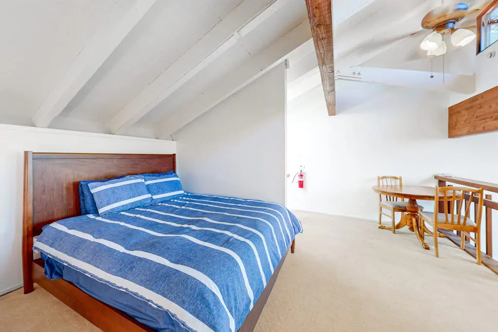 Two-Level Condo with Shared Outdoor Pool, Free WiFi, Fireplace, & washer&dryer