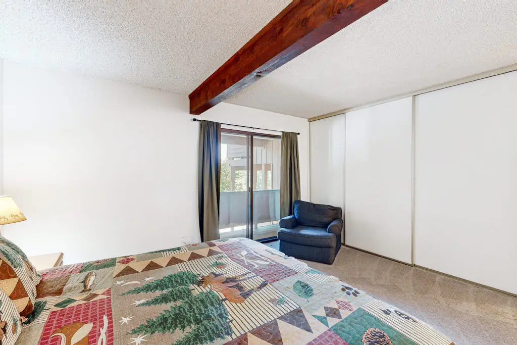 Two-Level Condo with Shared Outdoor Pool, Free WiFi, Fireplace, & washer&dryer