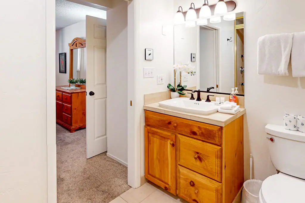 Two-Level Condo with Shared Outdoor Pool, Free WiFi, Fireplace, & washer&dryer