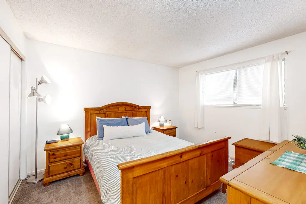 Two-Level Condo with Shared Outdoor Pool, Free WiFi, Fireplace, & washer&dryer
