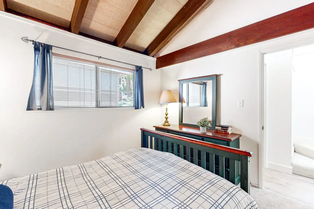 Two-Level Condo with Shared Outdoor Pool, Free WiFi, Fireplace, & washer&dryer