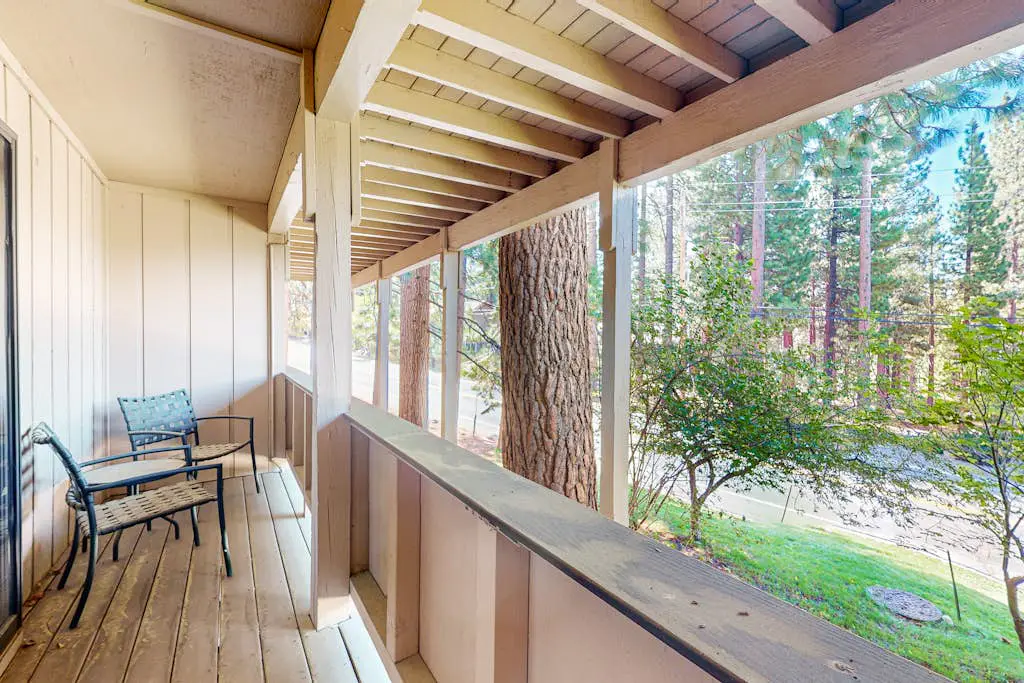 Two-Level Condo with Shared Outdoor Pool, Free WiFi, Fireplace, & washer&dryer