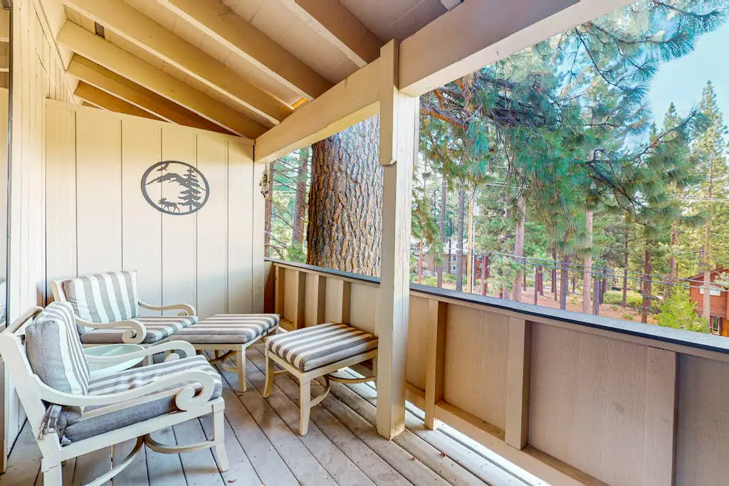 Two-Level Condo with Shared Outdoor Pool, Free WiFi, Fireplace, & washer&dryer