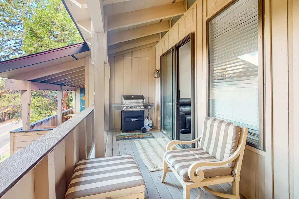 Two-Level Condo with Shared Outdoor Pool, Free WiFi, Fireplace, & washer&dryer