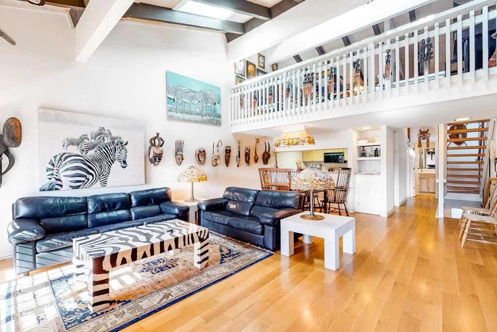 Unique Condo with WiFi, Gas Fireplace, 2 Balconies, Shared Pool, Deck, Private W&D
