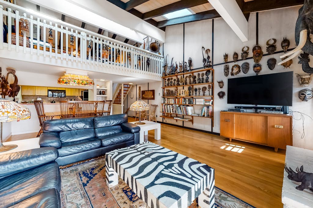 Unique Condo with WiFi, Gas Fireplace, 2 Balconies, Shared Pool, Deck, Private W&D