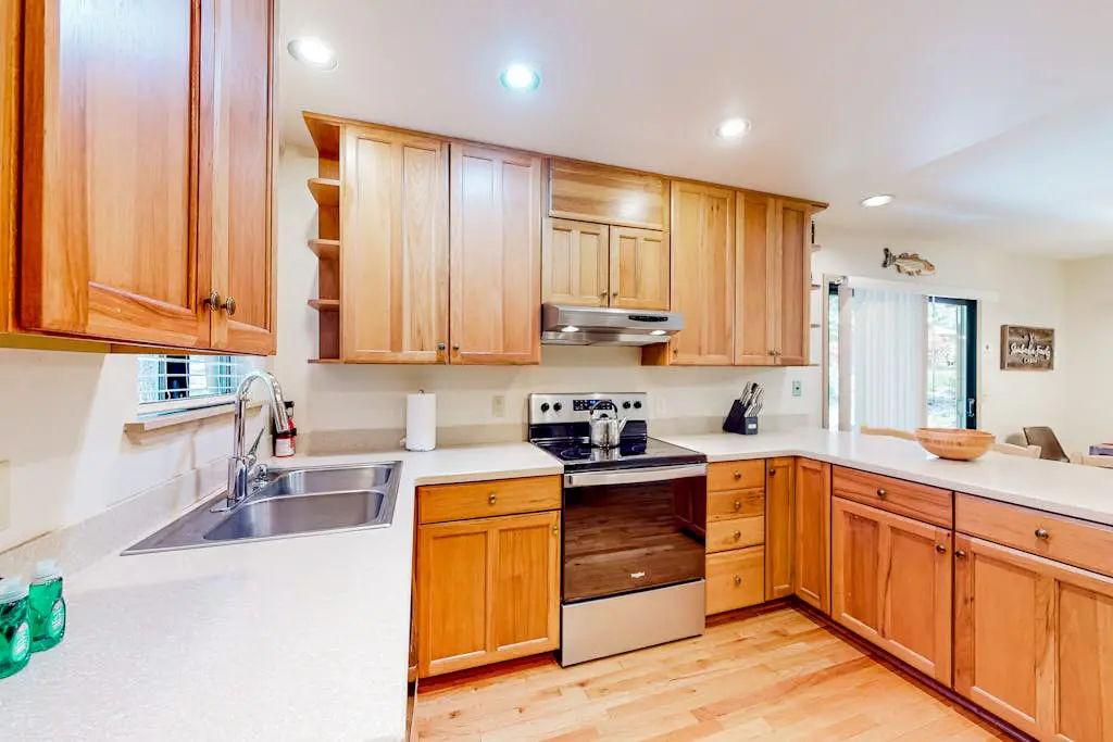 Relaxing house with WiFi, gas fireplace, & washer&dryer